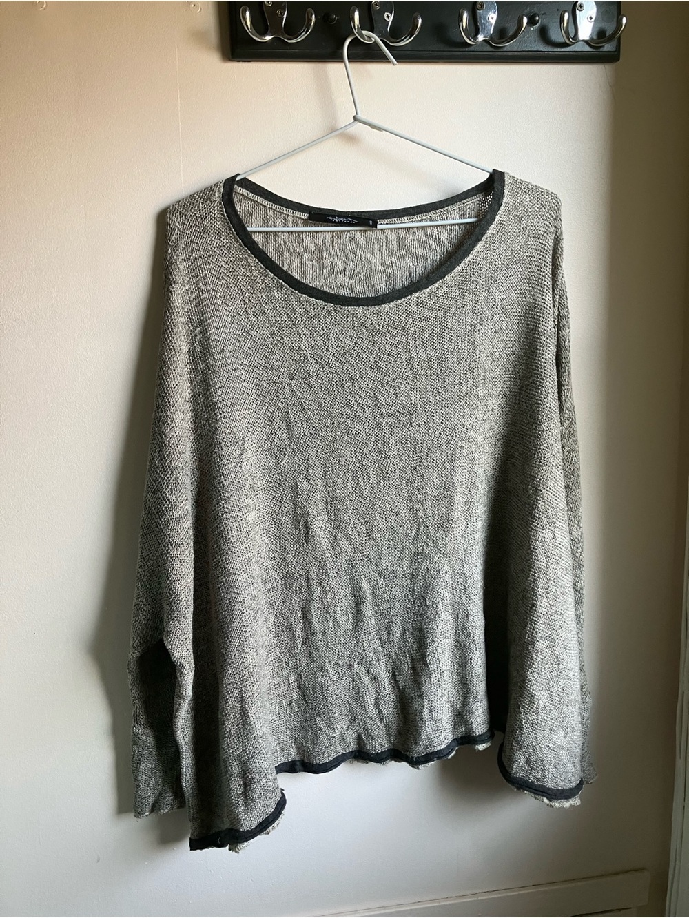 Umit Unal Women's Light Gray Scoop Neck Knit Sweater with Contrast Trim